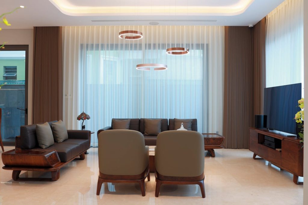 Elegant modern living room with minimalist furniture and soft lighting.
